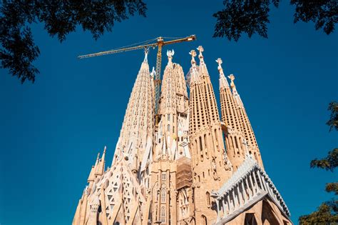 puta sagrada familia|sagrada familia barcelona construction.